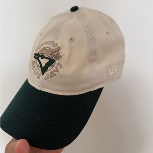 Aritzia Blue Jay’s New Era Beige and Dark Green Cap